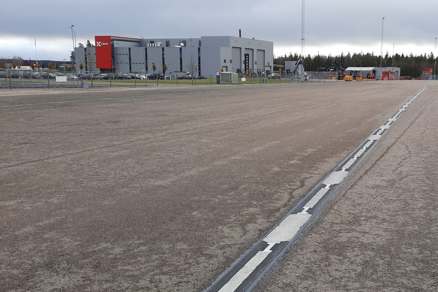 kalmar and elonroad to build a 200 metre electric road for charging electric vehicles