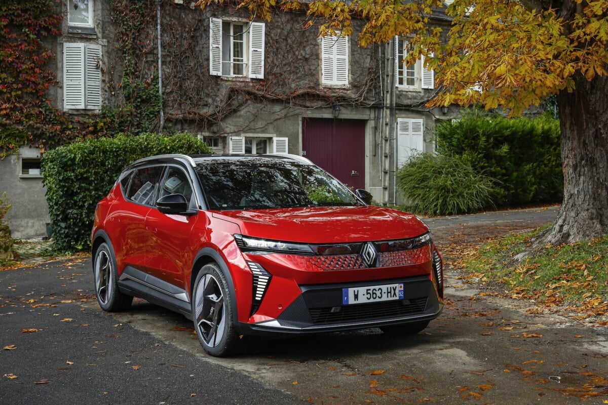 Le Renault Scénic électrique à 300 euros par mois bonne ou mauvaise